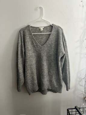 H&M Women's Gray Oversized V-Neck Knit Sweater